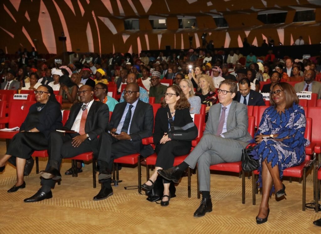 Célébration des 60 ans de la BAD : Un vibrant hommage rendu au personnel de l’institution 3 photo Bad 1