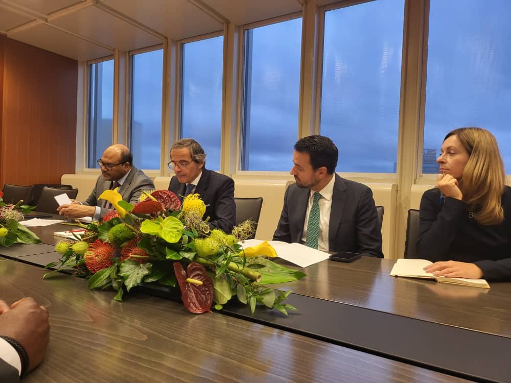 Conférence générale de l'agence internationale de l'énergie atomique : Le ministre Sidi Touré échange avec Rafael Mariano Grossi 3 photo Vienne 3