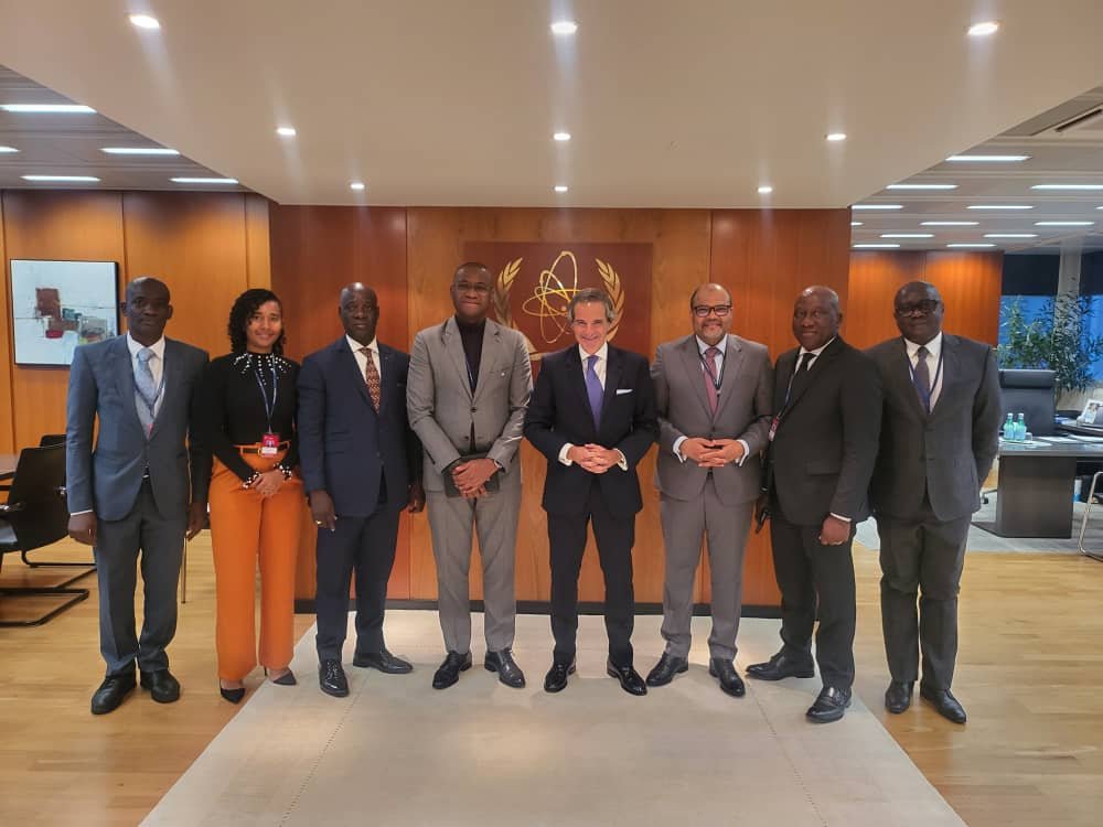 Conférence générale de l'agence internationale de l'énergie atomique : Le ministre Sidi Touré échange avec Rafael Mariano Grossi 4 photo Vienne 5