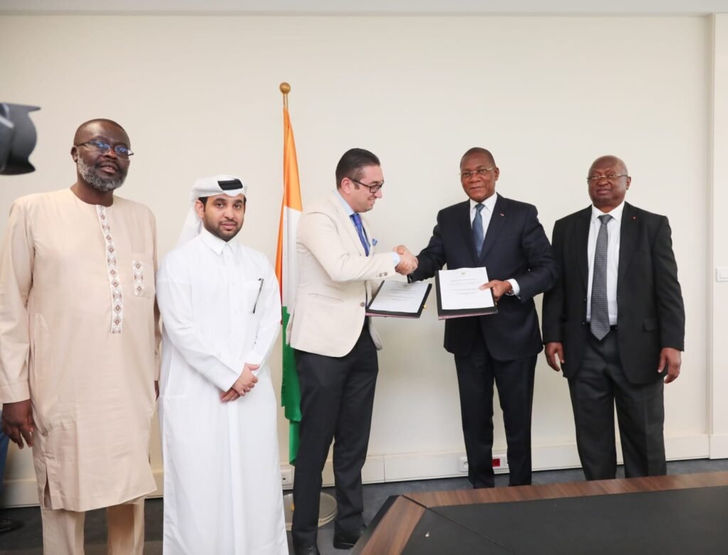 Programme présidentiel de construction de logements sociaux : Le ministre Bruno Koné signe un mémorandum d'entente avec une délégation de l’entreprise qatarie SAKAN 5 photo siganture 3