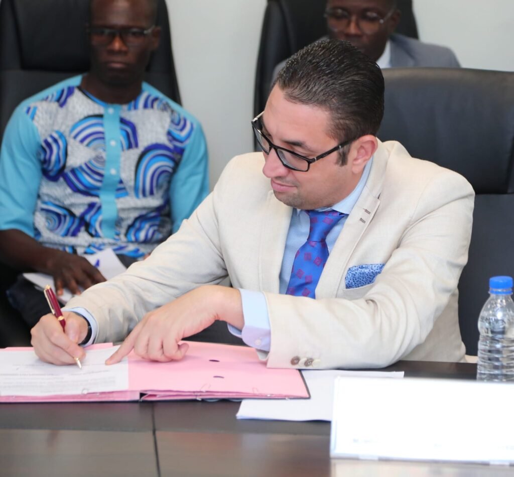 Programme présidentiel de construction de logements sociaux : Le ministre Bruno Koné signe un mémorandum d'entente avec une délégation de l’entreprise qatarie SAKAN 4 photo signature 2 2