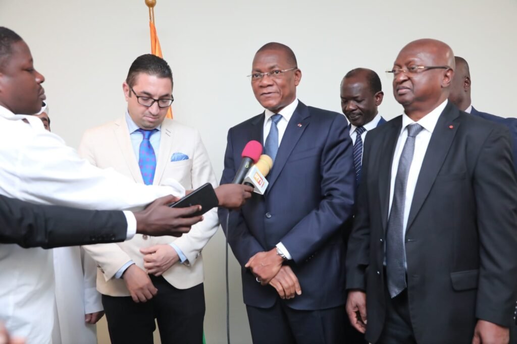 Programme présidentiel de construction de logements sociaux : Le ministre Bruno Koné signe un mémorandum d'entente avec une délégation de l’entreprise qatarie SAKAN 2 photo signature 4