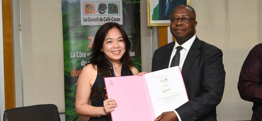 Le Conseil du Café-Cacao et la société GCB Cocoa Singapour PTE concluent un accord de protocole de prise de participation dans le capital de TRANSCAO-CI 1 TOF CACAO