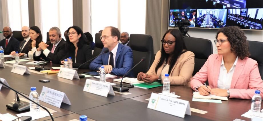 𝐌𝐢𝐬𝐬𝐢𝐨𝐧 𝐅𝐌𝐈 à Abidjan : 𝐋𝐞 𝐦𝐢𝐧𝐢𝐬𝐭𝐫𝐞 𝐀𝐝𝐚𝐦𝐚 𝐂𝐨𝐮𝐥𝐢𝐛𝐚𝐥𝐲 𝐫𝐚𝐬𝐬𝐮𝐫𝐞 𝐬𝐮𝐫 𝐥𝐞 𝐝𝐲𝐧𝐚𝐦𝐢𝐬𝐦𝐞 𝐝𝐞 𝐥’é𝐜𝐨𝐧𝐨𝐦𝐢𝐞 𝐢𝐯𝐨𝐢𝐫𝐢𝐞𝐧𝐧𝐞 1 fmi