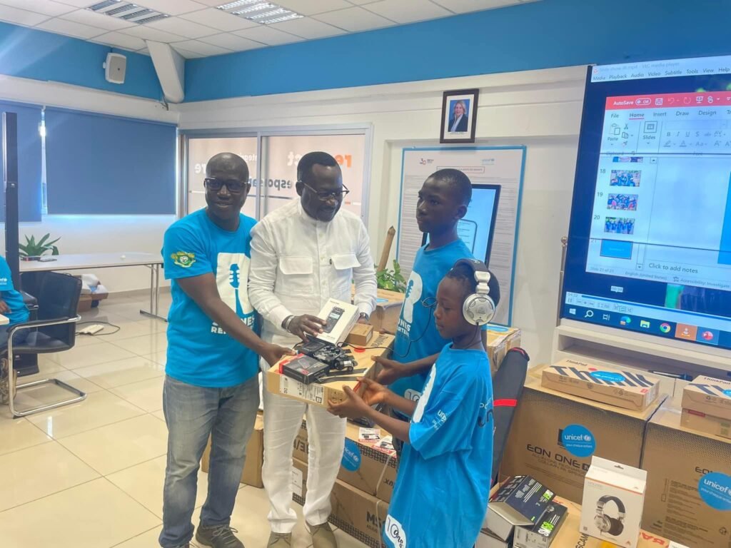 L’unicef offre des matériels d’une valeur de 17 millions aux jeunes reporters 2 photo kaba 3 1