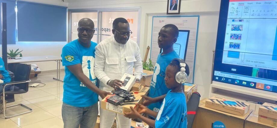 L’unicef offre des matériels d’une valeur de 17 millions aux jeunes reporters 1 photo kaba 3