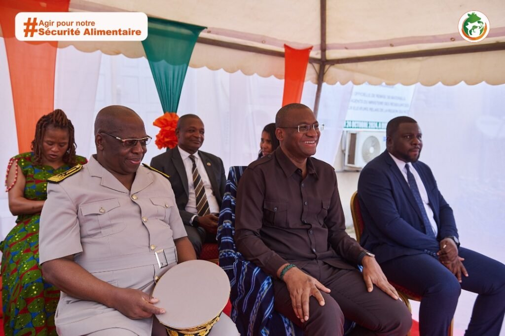 Renforcement des moyens de subsistance des éleveurs : Le ministre Sidi Touré offre des matériels roulants aux acteurs de Dimbokro 3 photo ministre 4