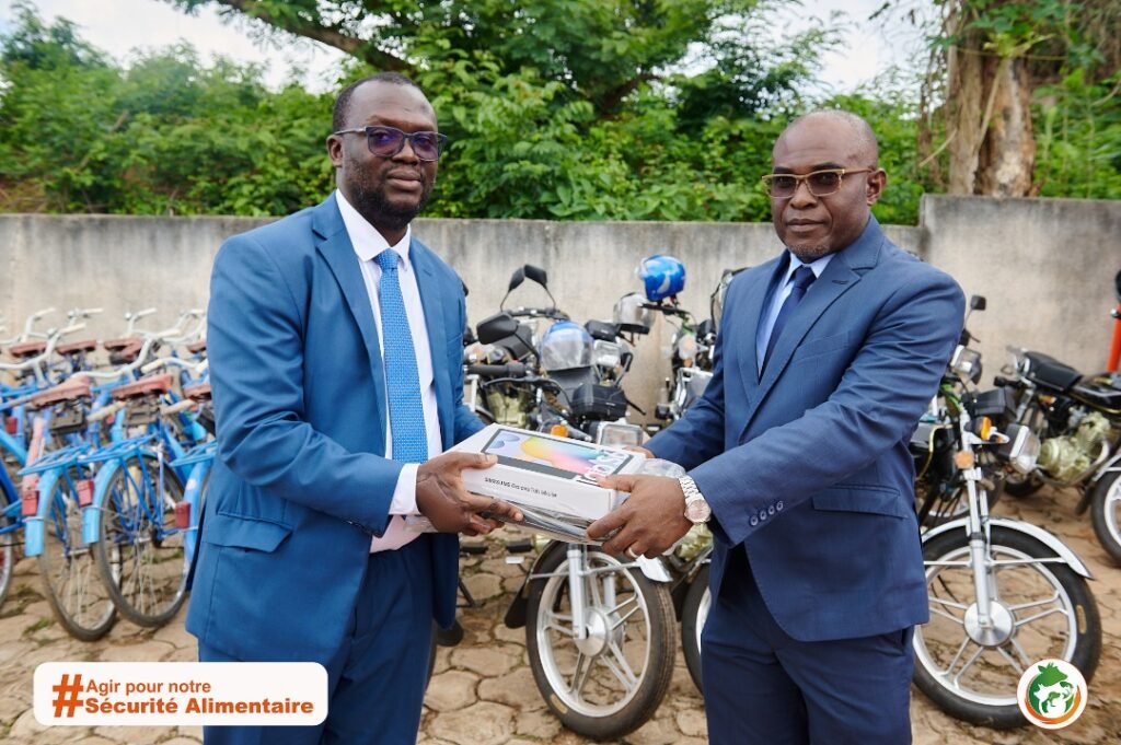 Renforcement des moyens de subsistance des éleveurs : Le ministre Sidi Touré offre des matériels roulants aux acteurs de Dimbokro 2 photo ministre 5