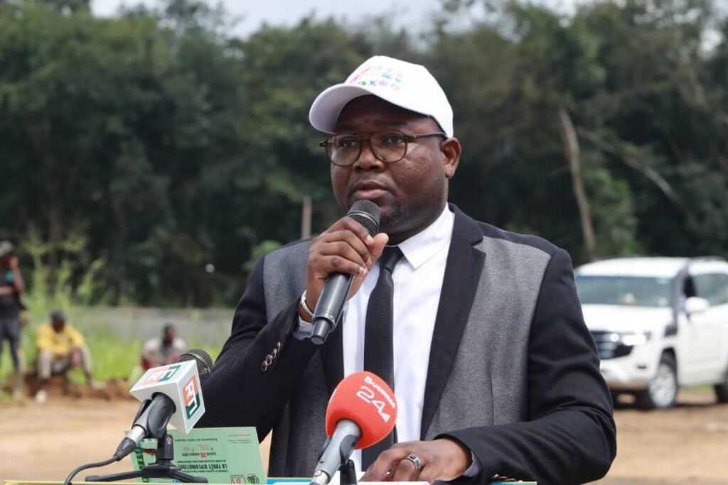 Lutte contre la déforestation en Côte d’Ivoire : IDV ambitionne reboiser 500 hectares de forêts diplomatiques dans 2 ans 6 photo planting 3
