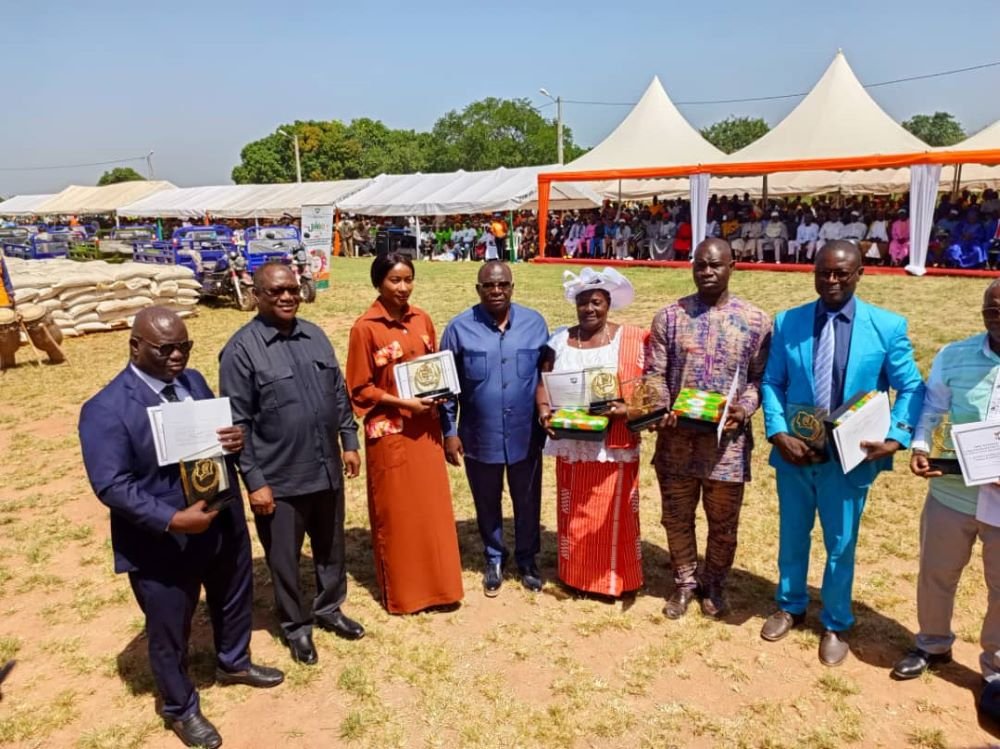 Journées de l’Administration Agricole Délocalisée/ Adjoumani :« Mon département ministériel va s'investir fortement dans la promotion du sésame » 2 TOF KONG 4 V