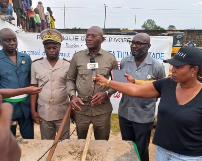 Infrastructures sportives régionales : Le ministre Adjé Silas METCH lance les travaux de réhabilitation du stade Henri Konan Bédié de Grand-Lahou 4 photo sport 2