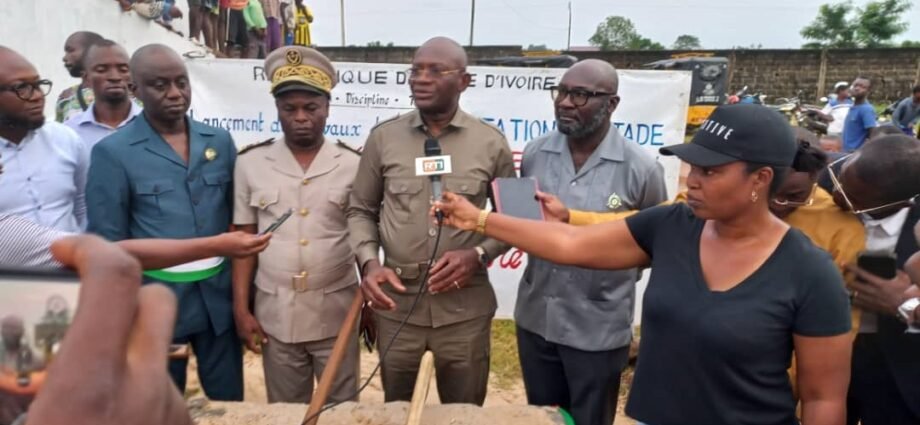 Infrastructures sportives régionales : Le ministre Adjé Silas METCH lance les travaux de réhabilitation du stade Henri Konan Bédié de Grand-Lahou 1 photo sport 2