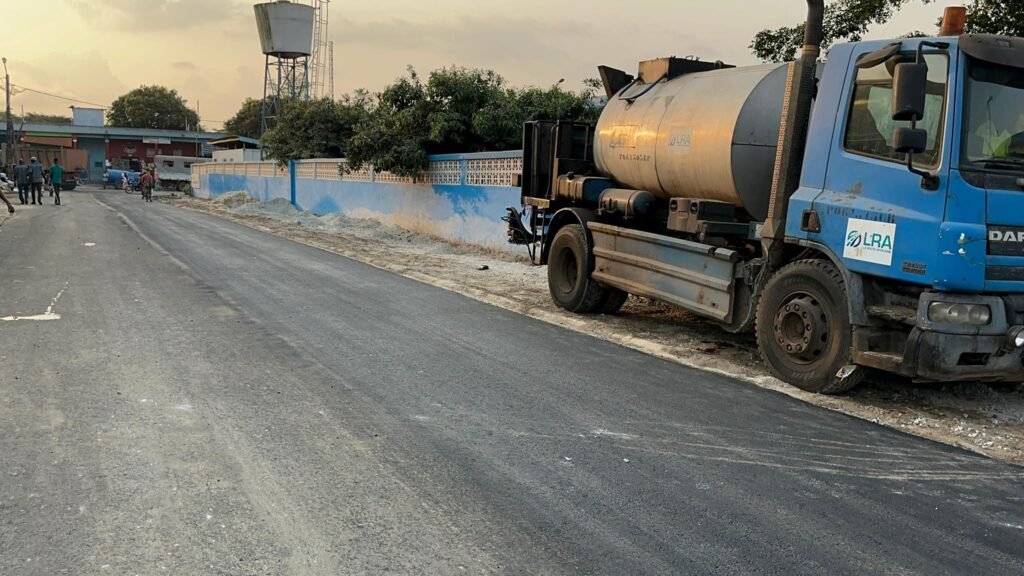 Abobo en pleine transformation : Les travaux de réhabilitation de la voie carrefour 4 étagés - CHR arrivent à leur terme 4 photo bitume 7
