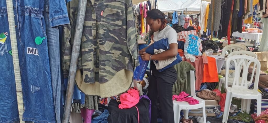 Foire de friperie et de déstockage d’Abidjan : Une plongée dans l'ambiance du Grand Cassé Balle 8 photo fripperie 8