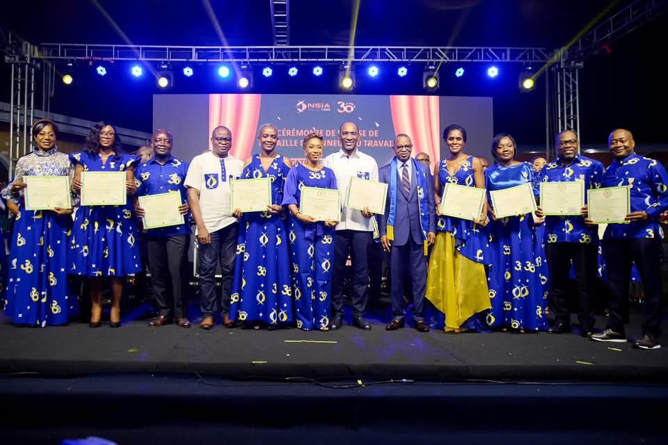 Pour son 30ème anniversaire, le Groupe NSIA honore ses plus anciens collaborateurs 3 PHOTO Recipiendaires NSIA