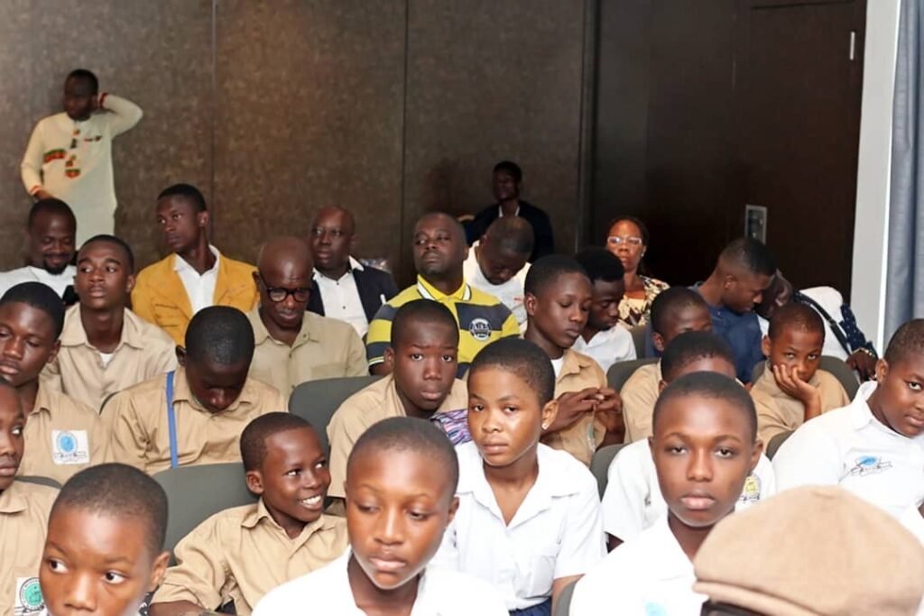 6ᵉ Édition de la caravane Fréquence 2 dans mon école : Une initiative au service de l’éducation ivoirienne 4 photo Frequence