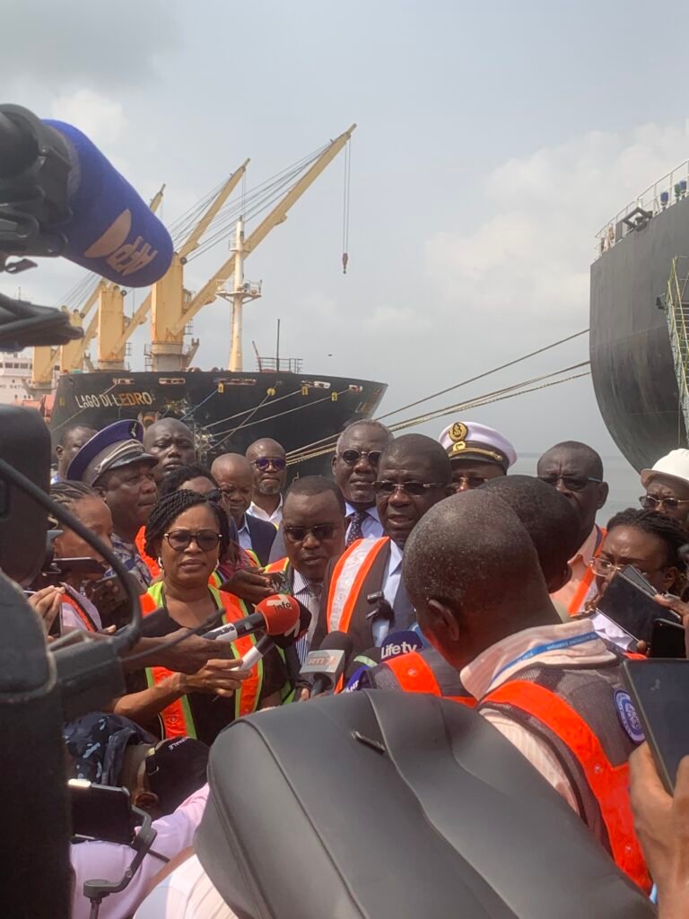 Transparence et sécurité : Le Zimrida accoste à Abidjan sans incidents 2 photo bateau 1