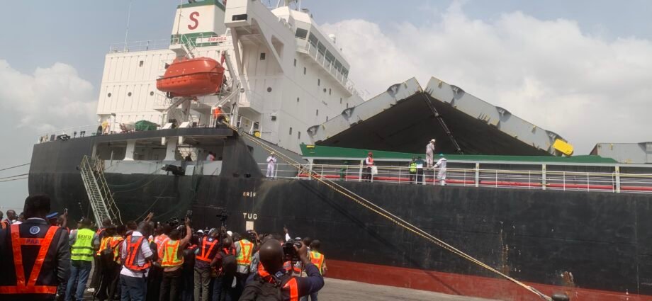 Transparence et sécurité : Le Zimrida accoste à Abidjan sans incidents 1 photo beteau 2