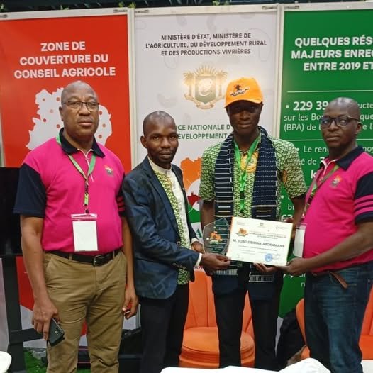 Journées nationales du producteur de Coton et d’Anacarde : Distinctions et partenariats stratégiques au rendez-vous 3 photo coton anacarde 1