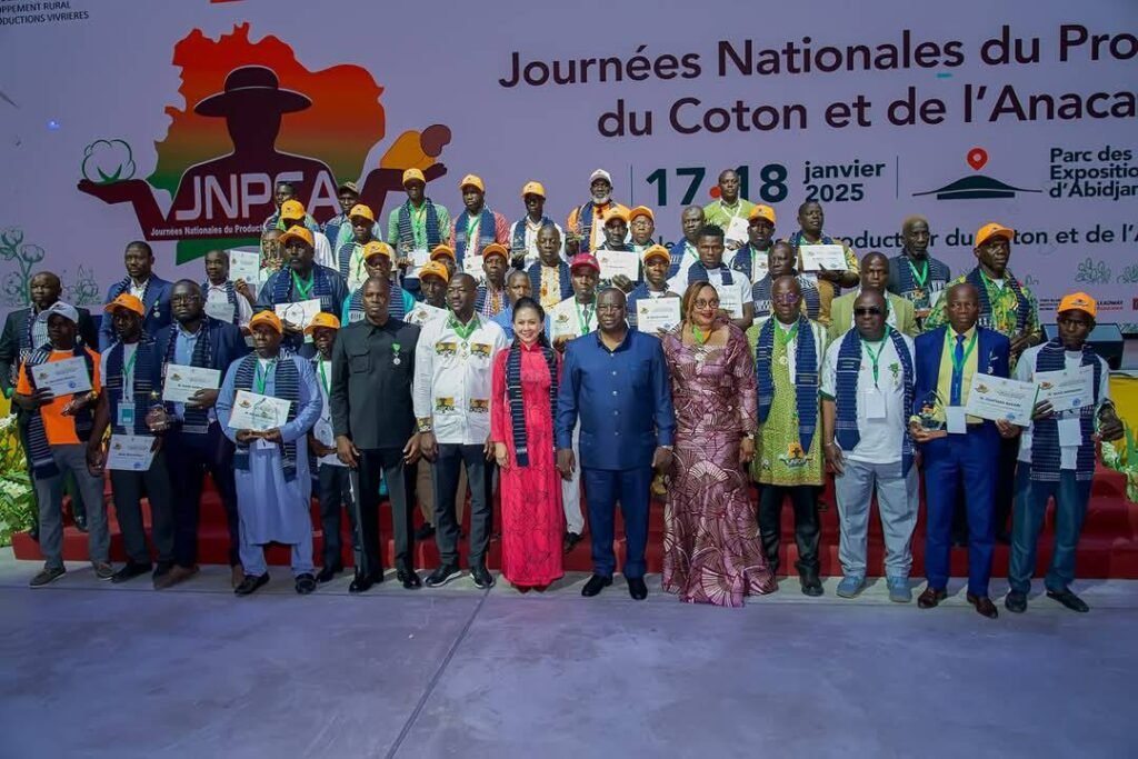 Journées nationales du producteur de Coton et d’Anacarde : Distinctions et partenariats stratégiques au rendez-vous 2 photo coton anacarde 3
