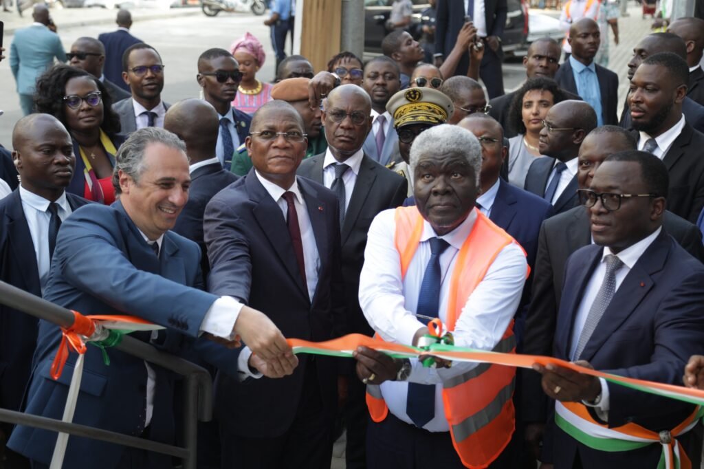 Logements Sociaux : Le Premier Ministre Mambé Remet Symboliquement Des ...