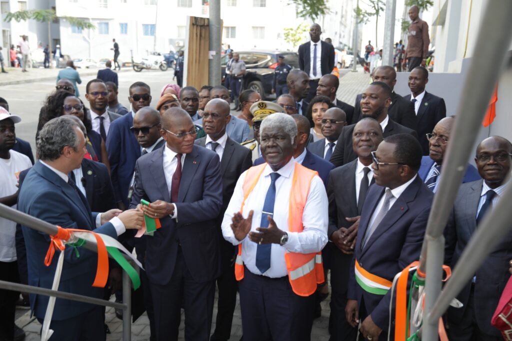 Logements sociaux : Le Premier ministre Mambé remet symboliquement des clés à 1 072 souscripteurs à Locodjro après Bassam et Bingerville 3 MAMBE 4