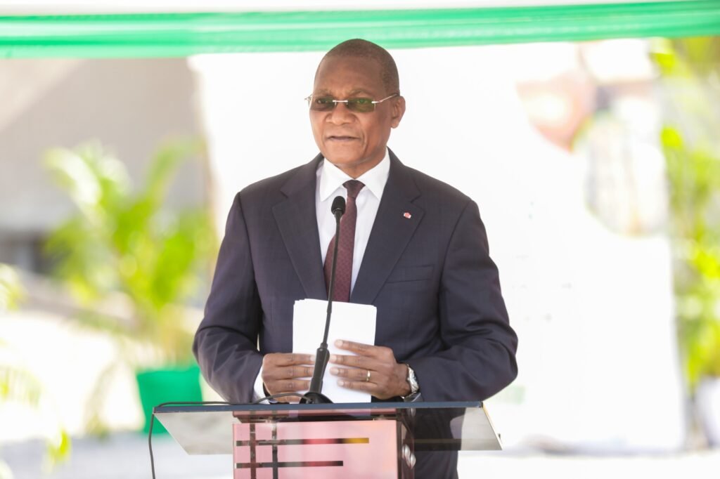 Logements sociaux : Le Premier ministre Mambé remet symboliquement des clés à 1 072 souscripteurs à Locodjro après Bassam et Bingerville 4 MAMBE 5
