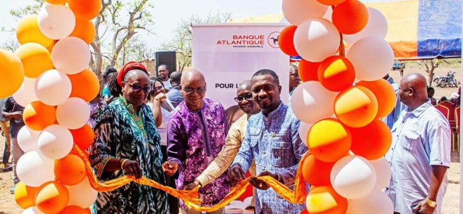 Banque Atlantique Renforce son Engagement en faveur de l’Éducation au Burkina Faso avec un Don à l’École Publique Poun Nord 1 Photo officielle 61