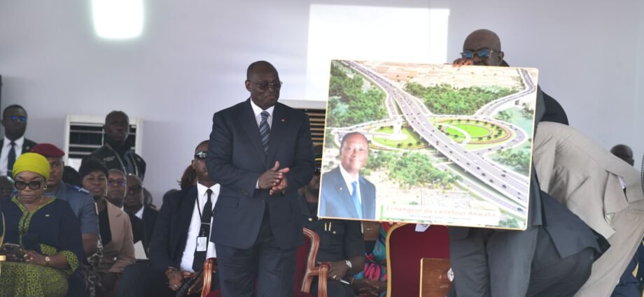 Ouverture de l’Échangeur du Carrefour Akwaba : Le Vice-Président Tiémoko Meyliet Koné donne le top départ 1 TOF AKWABA 1