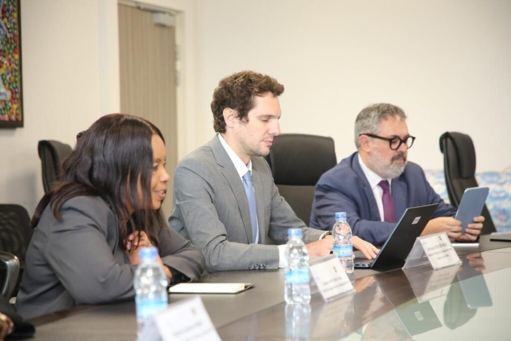 Lutte contre les effets dévastateurs du changement climatique et des inondations : Une évaluation cruciale des avancées avec la Banque mondiale 3 photo assianissement 3