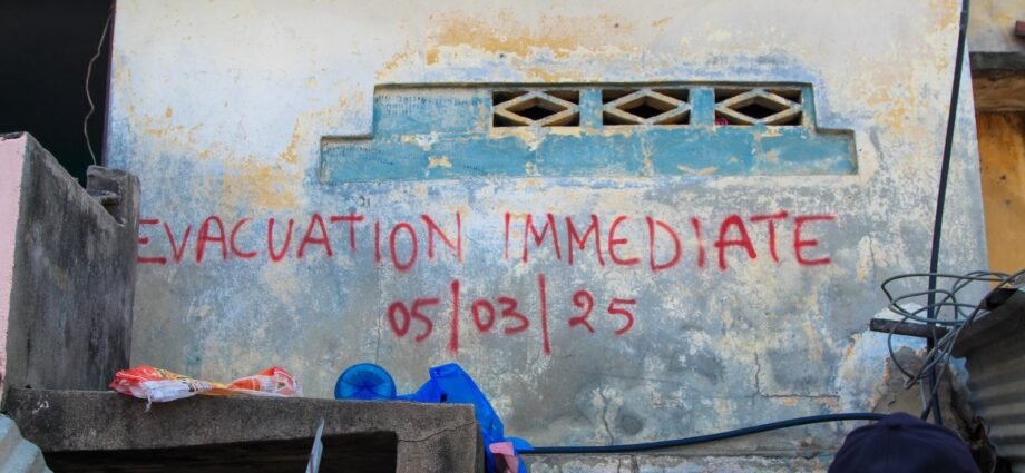 Sécurité urbaine : Démolition de bâtiments menaçants à Attécoubé et Songon 1 photo demolition 2
