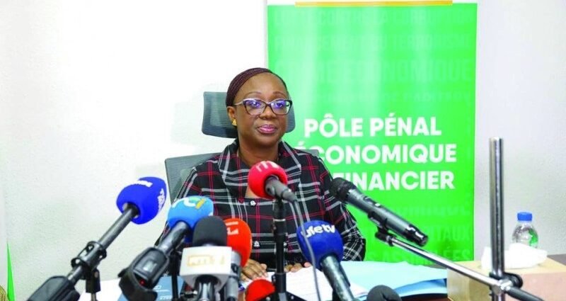photo pole penal finnacier