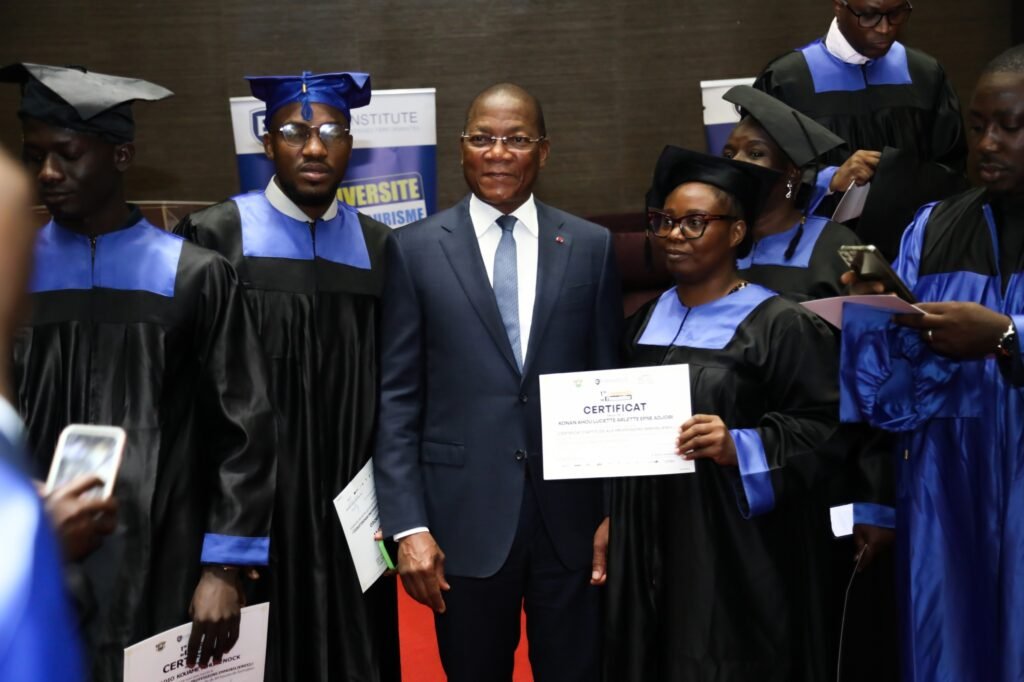 Cérémonie de graduation à Ethsun Institute : Bruno Koné partage son expérience, ses valeurs et exhorte les diplômés à l’excellence 3 Bruno 3 1