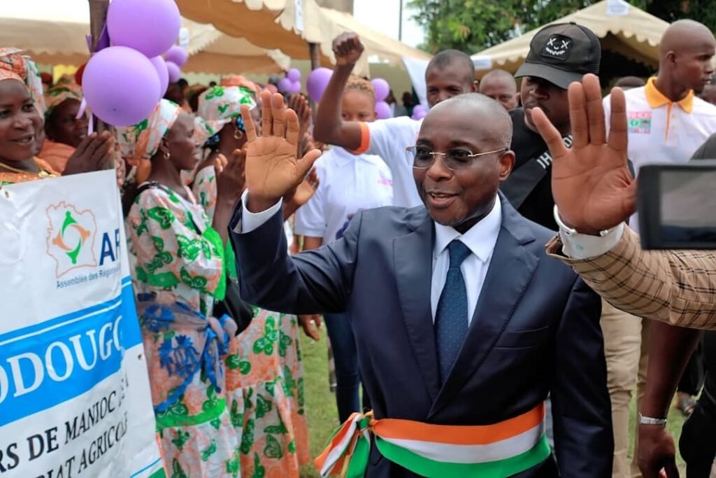 Pour ses actions remarquables dans la région du Worodougou : Le leadership de Bouaké Fofana récompensé à Séguéla par la FEMURED-CI 4 photo remise 7 1