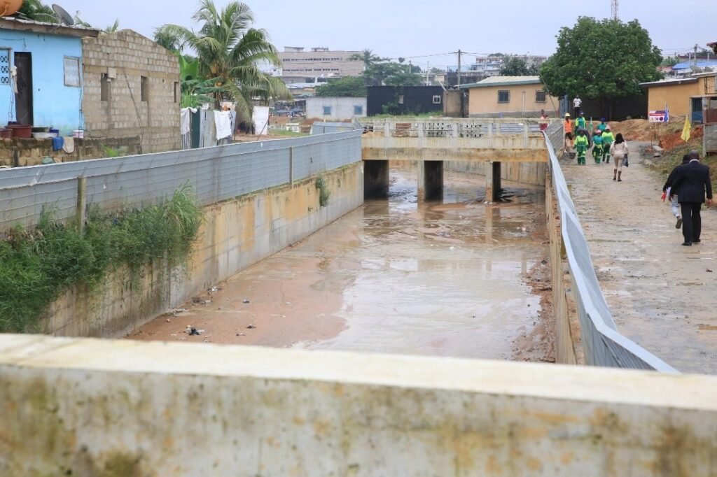 Sécurité et prévention des catastrophes : Bouaké Fofana mobilise des experts pour protéger les populations 4 photo curage 1