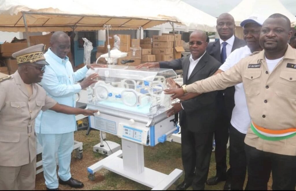 Equipement sanitaire : Kobenan Kouassi Adjoumani offre du matériel médical pour renforcer la santé régionale 2 photo sante 2