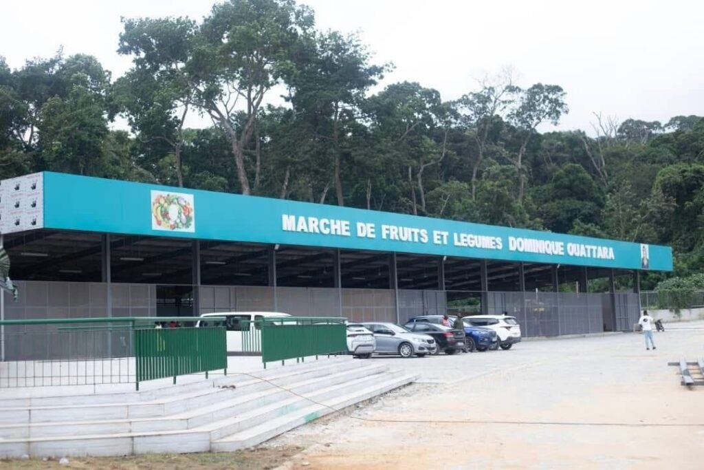 Marché de fruits et légumes Dominique Ouattara du Banco: le District Autonome d’Abidjan et la Maire du Plateau unissent leurs forces pour redynamiser le commerce de proximité 3 Banco 2