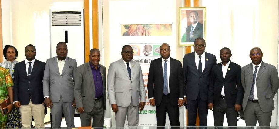 La Commission des Affaires Économiques et Financières de l’Assemblée Nationale alerte : Plus de 100 tonnes de café-cacao et anacarde quittent chaque semaine la région de l’Ouest 1 CACAO
