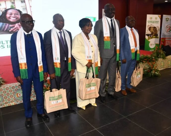 Journée nationale du civisme fiscal / Ouattara Abou Sié, Dg des impôts : « Nous devrons construire ensemble une nouvelle culture fiscale » 7 photo civisme 1