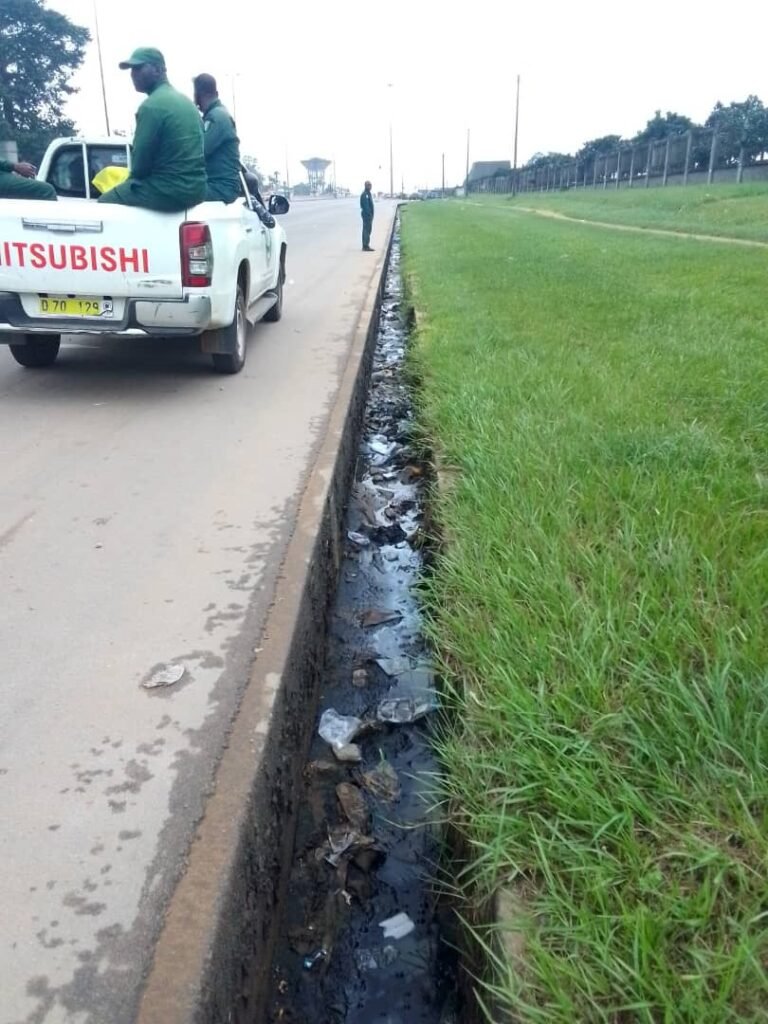 Grande opération de curage et de drainage : Bouaké Fofana et les acteurs urbains mobilisés pour des communes plus résilientes face aux inondations 3 photo curage 4