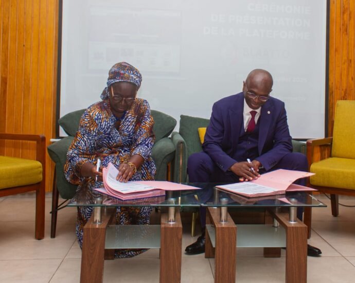 Dr Kaladji Fadiga Dg de lAgence Cote dIvoire Export a gauche et la Representante reside 1