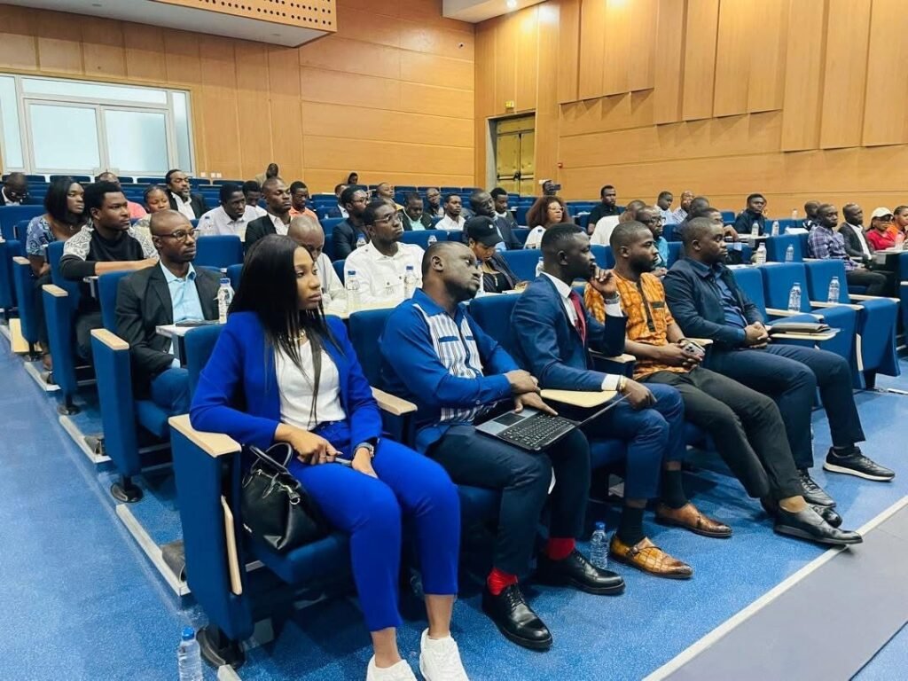 Formation CNPS : Des commerçants et jeunes entrepreneurs sensibilisés aux régimes RSTI/RCTI 2 photo Cnps 3