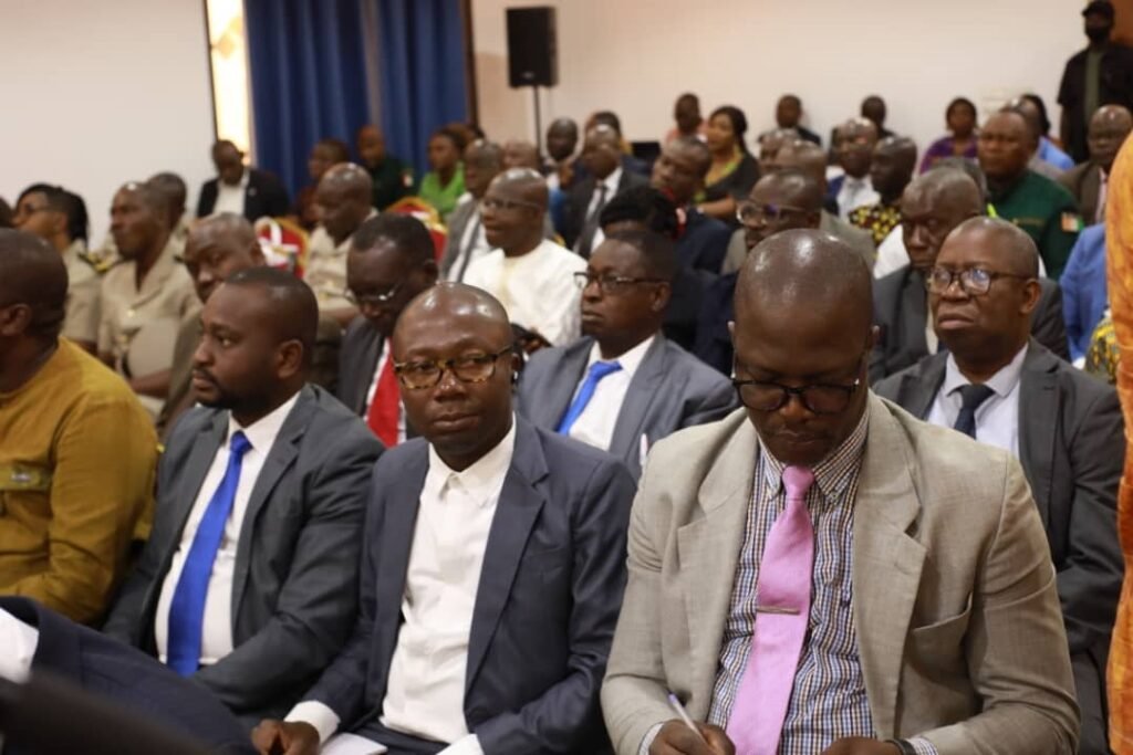 Séminaire sur les codes de l’hygiène et de l’assainissement : Les acteurs ivoiriens mobilisés pour une gestion efficace de la salubrité urbaine 3 photo Minhas YAkro 3