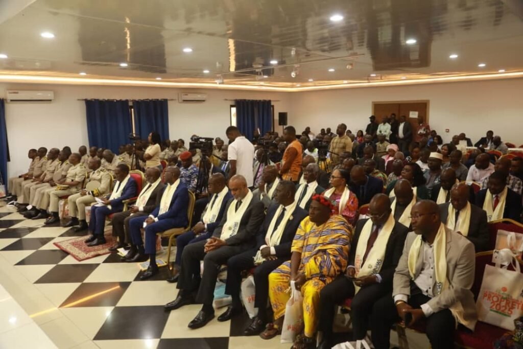 Séminaire sur les codes de l’hygiène et de l’assainissement : Les acteurs ivoiriens mobilisés pour une gestion efficace de la salubrité urbaine 5 photo Minhas Yakro 4