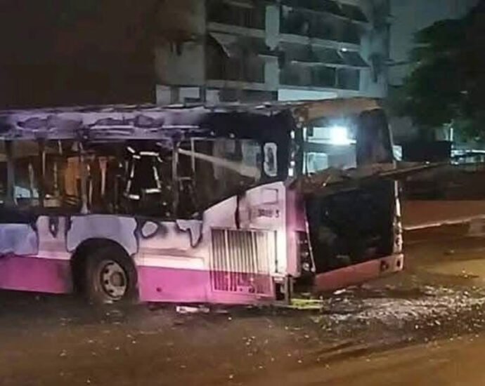 Vandalisme contre un bus SOTRA : La société condamne fermement l’acte 10 photo bus 2