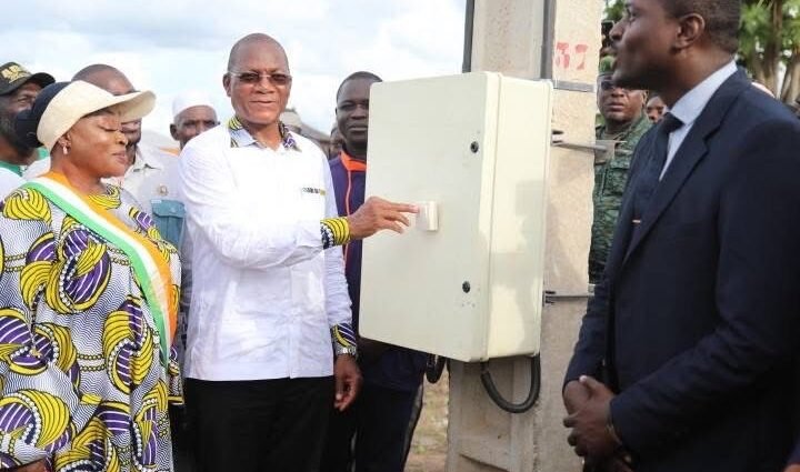 Fête de la lumière à Dougba: Bruno Koné met le village sous tension électrique 1 photo electricite 2