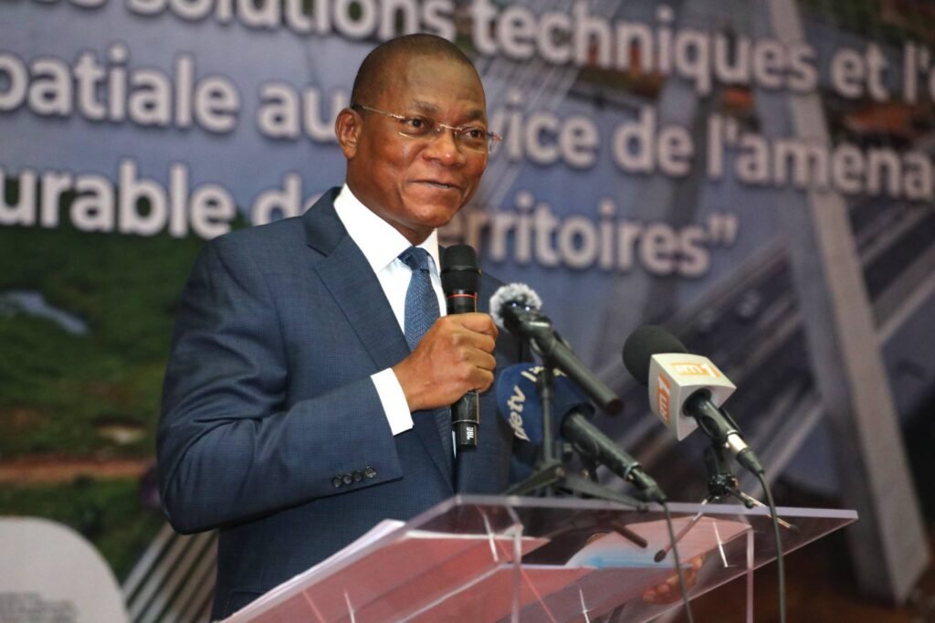 ADU, SIGFU et CUDUFU : les leviers d’une gouvernance foncière moderne en Côte d’Ivoire 2 photo geometre 1