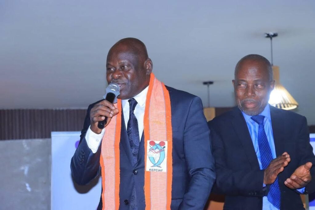 Yamoussoukro : Le DG de l’OCPV, Gnenye Adou Bernard, consacré meilleur manager africain des structures vivrières 3 photo prix 3