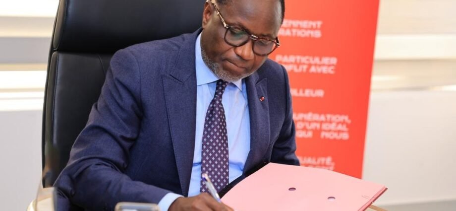 Signature du CPP du Bloc CI-707 : Mamadou Sangafowa-Coulibaly scelle un partenariat de 34 milliards FCFA avec Eni 1 photo ENI 1