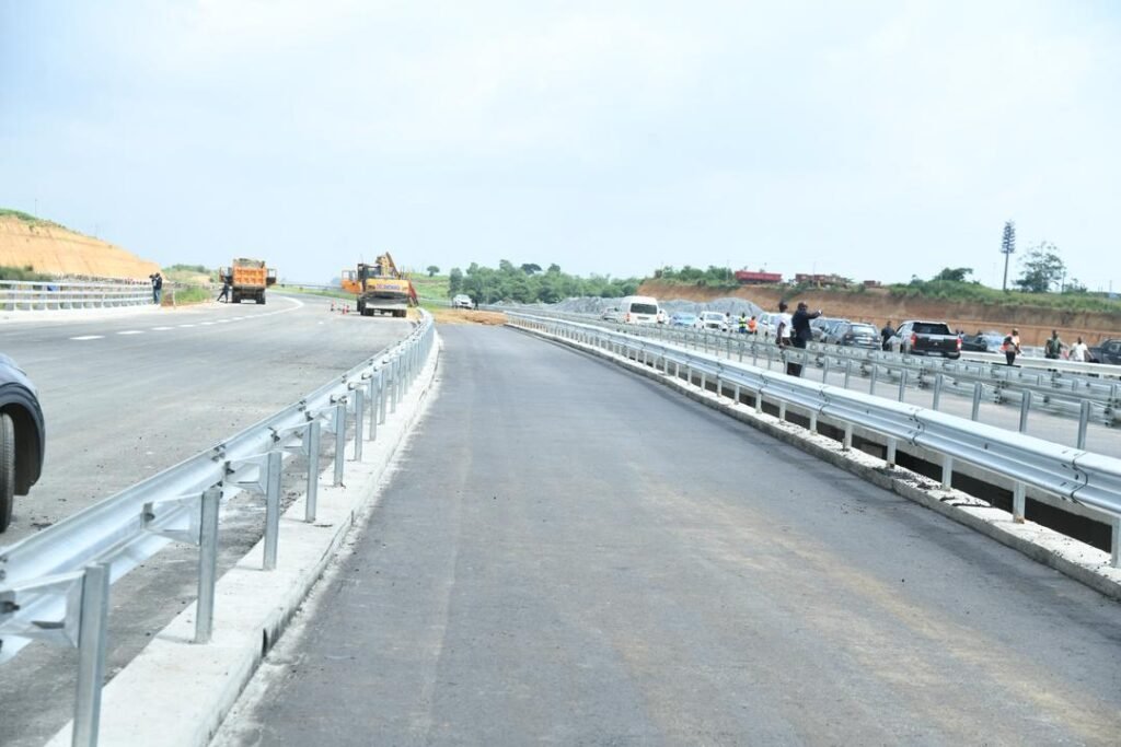 Chantier de la voie de contournement d’Abidjan (Y4) : Amédé Kouakou annonce la fin des travaux pour décembre 2025 3 AMEDE 3